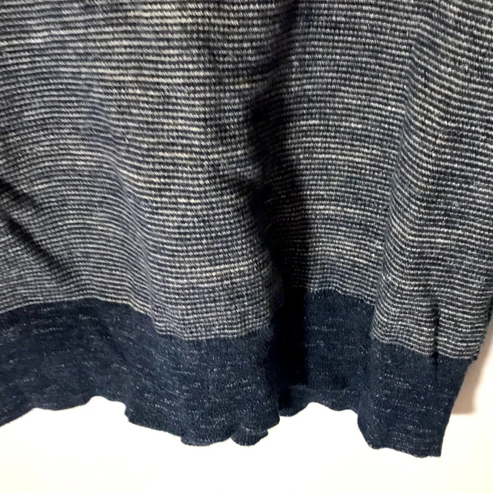 J. Crew sweater size M long sleeves 100% cotton gray blue pullover